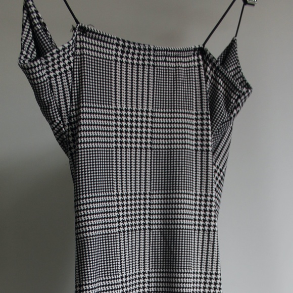 Ruched Wrap Front Houndstooth Dress - Picture 4 of 7